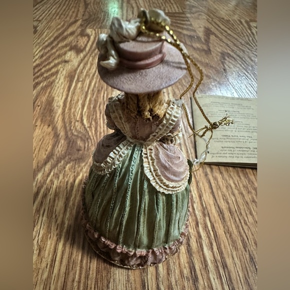 Louis Nichole Victorian Louis XVII Old World Lady with Cane/Walkingstick - Picture 4 of 10